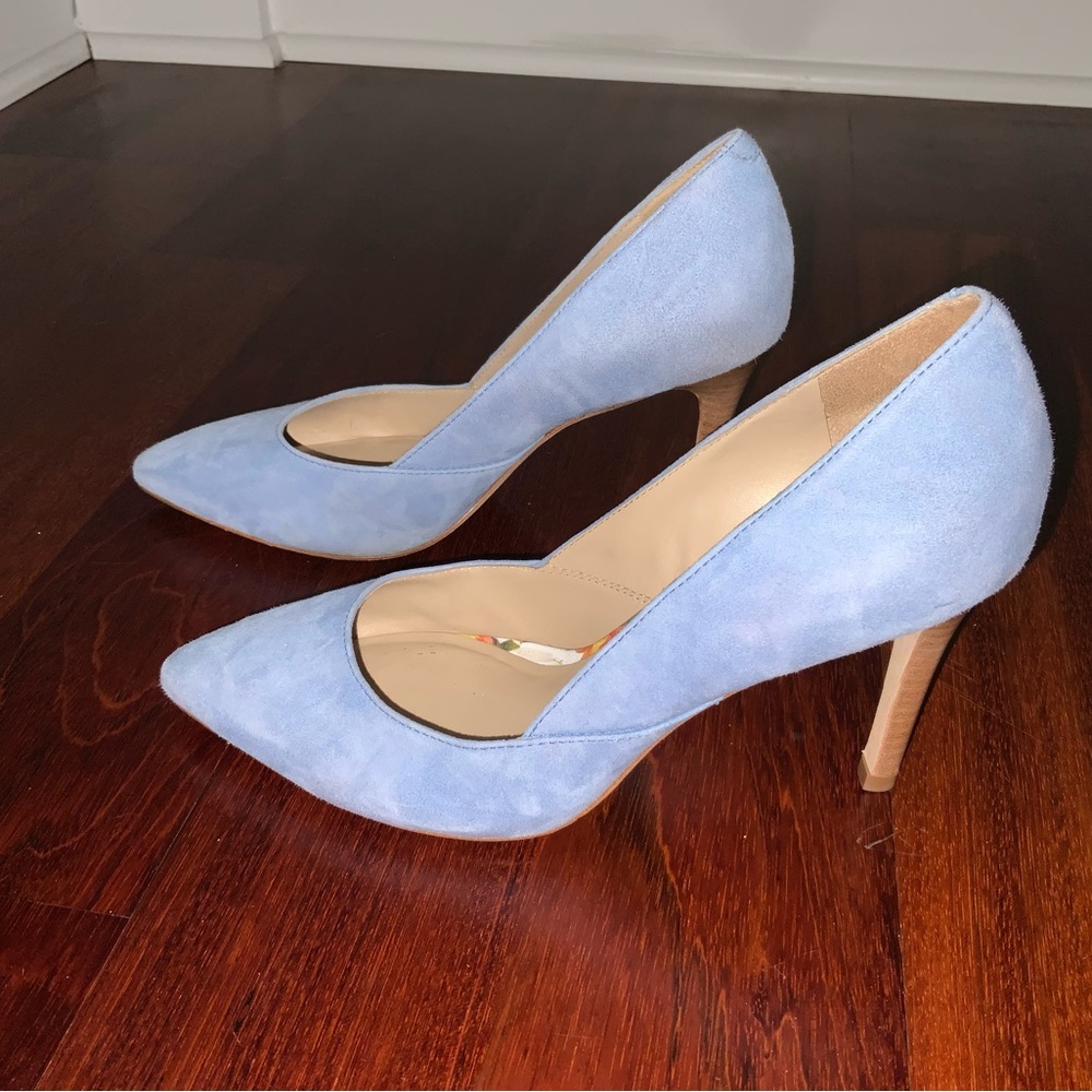 Johnston & Murphy beautiful blue suede pump, wood heel